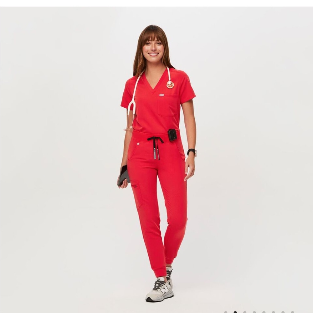 FIGS Catarina One-Pocket Scrub Top
New with Tags